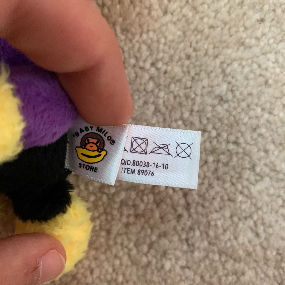 SOLD - Bape A Bathing Ape Giraffe Keychain - Picture 3 of 7